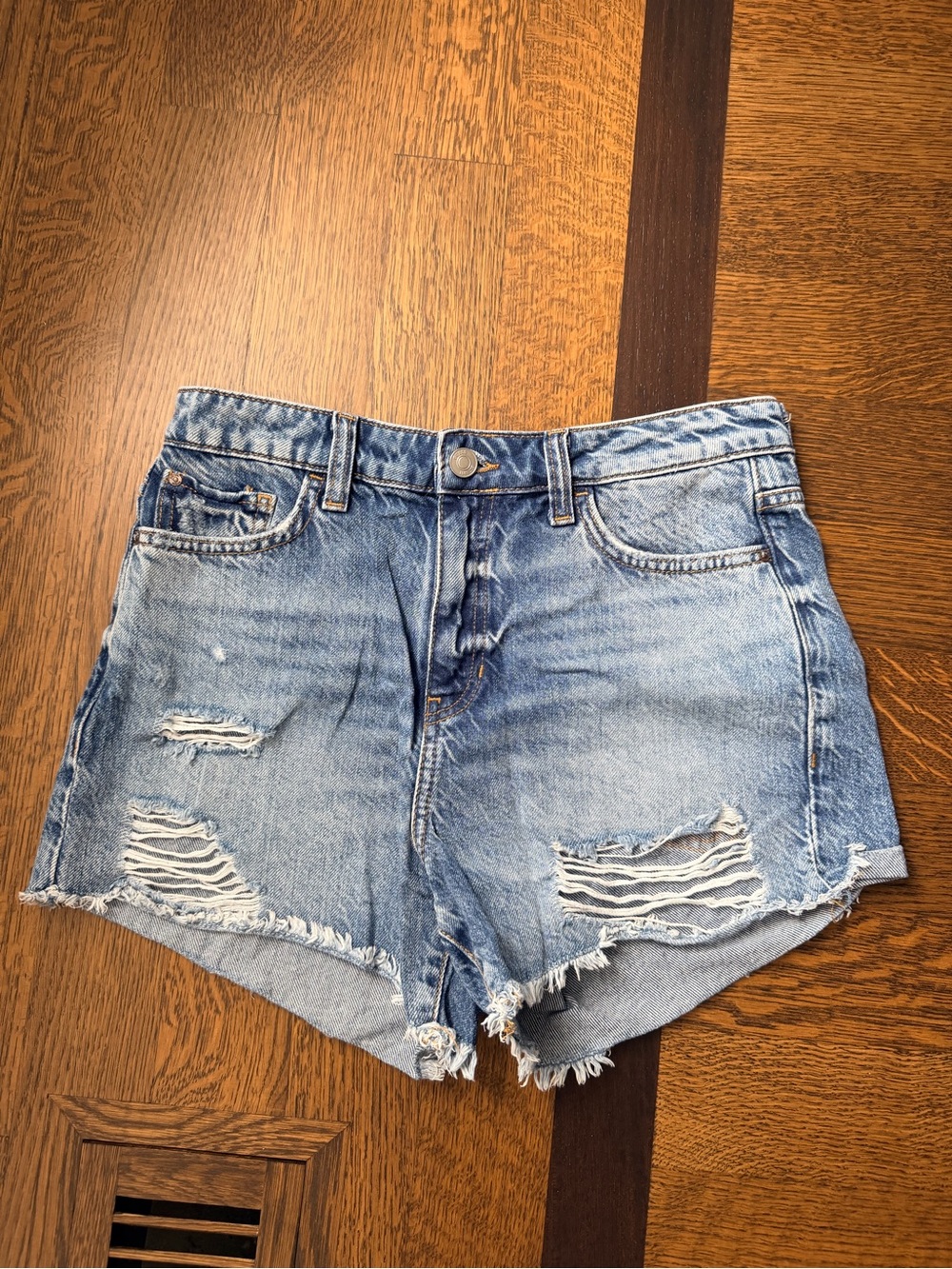 GUESS Distressed Jean Denim Blue Shorts Women’s Size 27 Like New